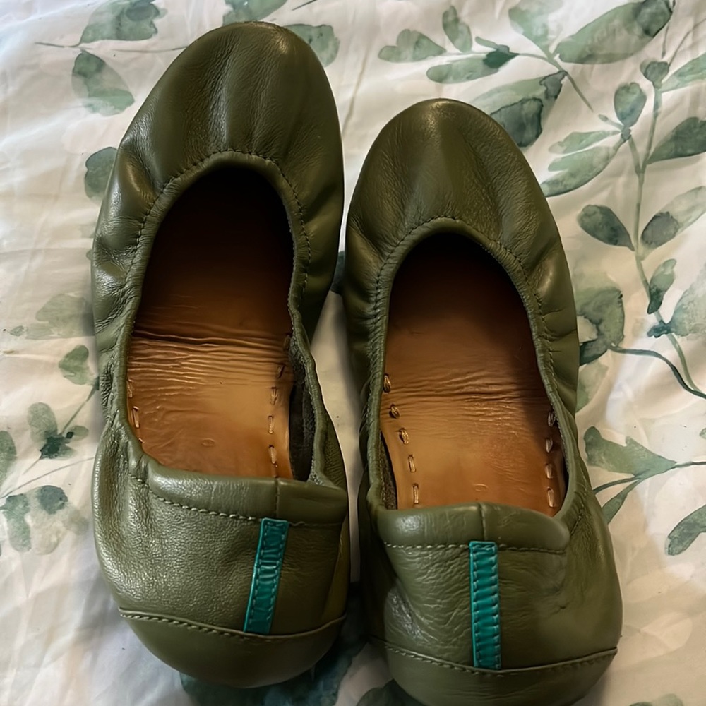 Olive green tieks